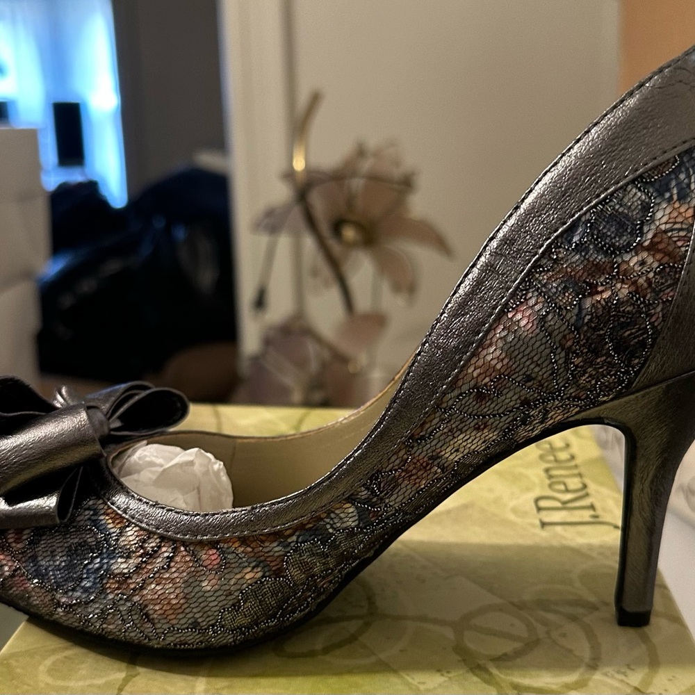 Elegant Women's Lace Heels